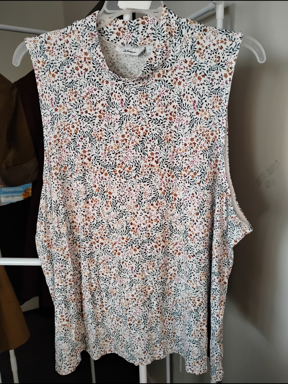 Reitmans Women's White Floral Mock Neck Sleeveless Tank Top